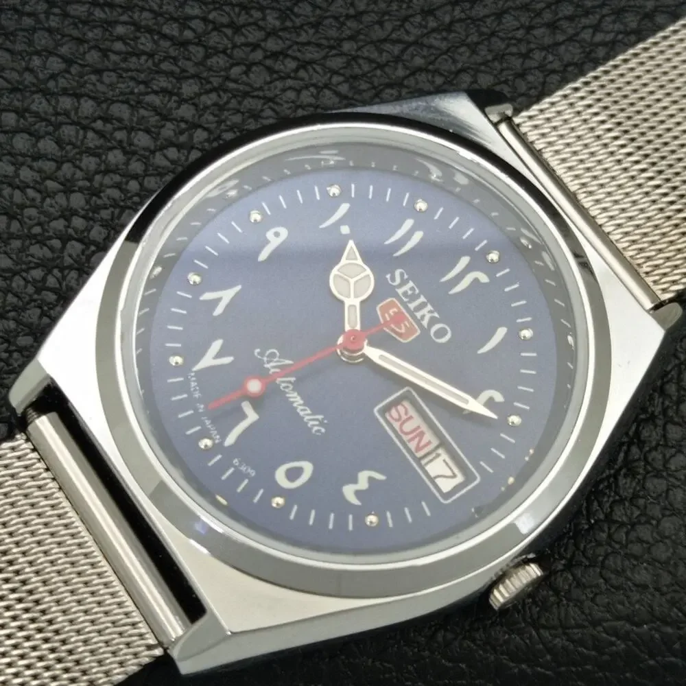 Vintage 1975 Seiko Automatic Mens Silver Watch W/daydate & Red accents